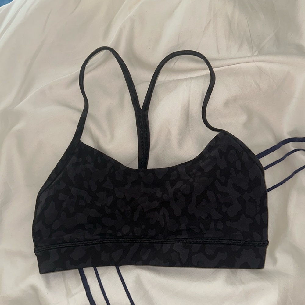 Lululemon camo sports bra